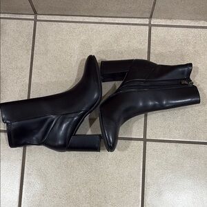 Elegant Black Women's Boots